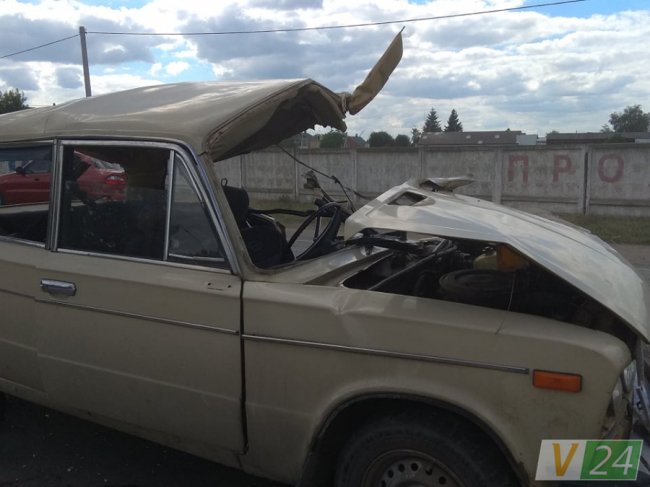 У Луцьку причіп від Mercedes розтрощив ВАЗ з пасажирами. ФОТО. ВІДЕО