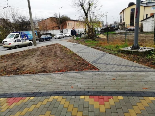 Велодоріжки та LED-освітлення: на одній із луцьких вулиць триває капремонт. ФОТО 