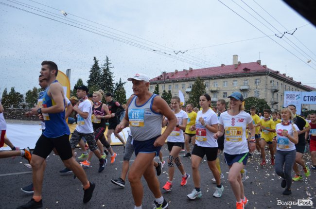 Море позитиву, блискучі результати та командна підтримка: «КроШу» взяв участь у «Luchesk Half Marathon». ФОТО*