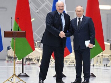 Лукашенко приїхав до Путіна перед їхньою зустріччю в Білорусі