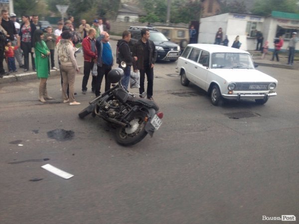 У Луцьку аварія: Smart збив мотоцикліста. ФОТО