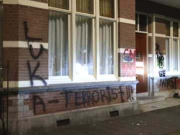 У Гаазі потрощили посольство Білорусі