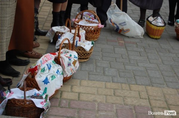 У Луцьку почали освячувати паску. ФОТО