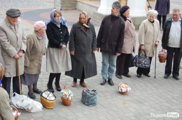 У Луцьку почали освячувати паску. ФОТО