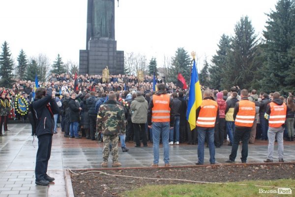 У Луцьку поховали Героя Майдану. ФОТО