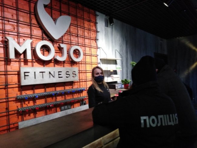 У Луцьку на дотримання протиепідемічних обмежень перевірили популярні заклади: де виявили порушення. ФОТО