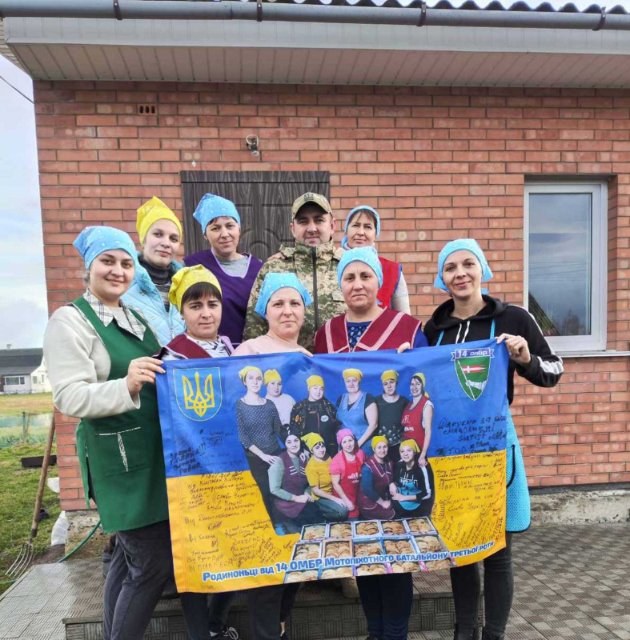 Усі - з однієї великої родини: 11 волинянок волонтерять для односельчан і їхніх побратимів