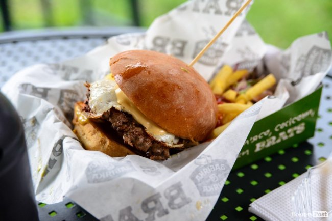 Ковбаски, яких в Україні ще не їли: у Луцьку презентували унікальний продукт Фамільної майстерні «Забіяка&Забіяка»*