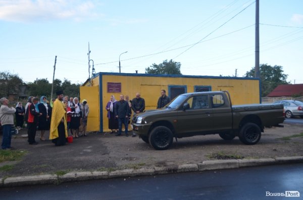 У Луцьку освятили автомобіль в зону АТО. ФОТО