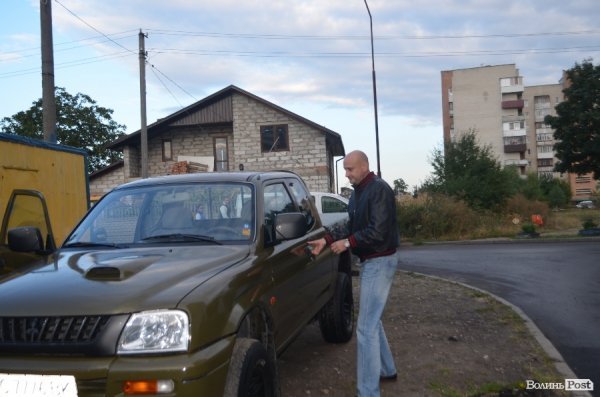 У Луцьку освятили автомобіль в зону АТО. ФОТО