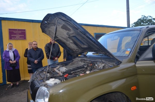 У Луцьку освятили автомобіль в зону АТО. ФОТО