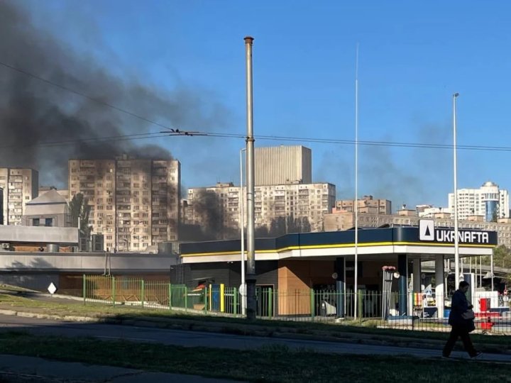 Росія вдарила дронами по двох заправках у Києві
