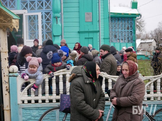 Представники УПЦ МП не віддають статут: у селі на Любомльщині чергуватимуть біля церкви. ФОТО