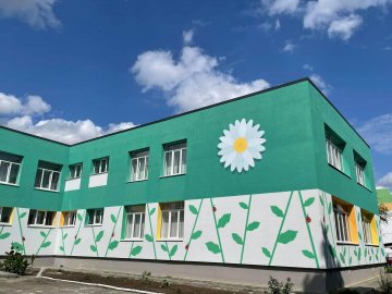 Показали, який вигляд має луцький дитсадочок після ремонту фасаду. ФОТО