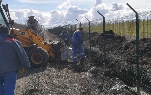 На кордоні з Росією відновили будівництво Стіни. ФОТО