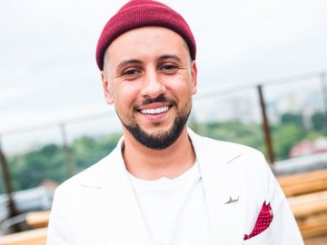 MONATIK розчулив мережу фото з синами 