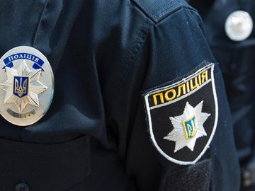 Поліція просить громадян повідомляти про підозрілих людей на вулицях