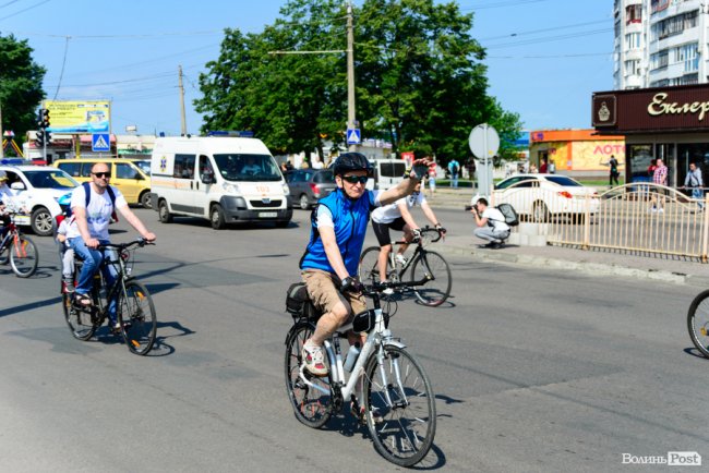 З дітками, собакою та у вишиванках: як лучани провели «Велодень-2019». ФОТО