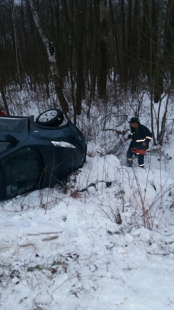 Аварія на Волині: легковик злетів у кювет