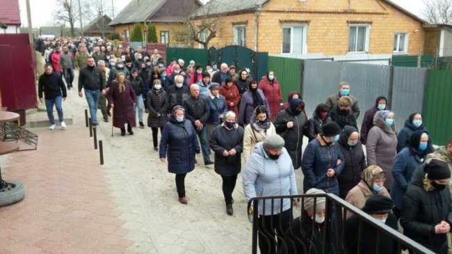 На Рівненщині попрощались із загиблим у зоні ООС  27-річним військовим. ФОТО