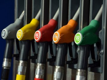 У Нововолинську чоловіки пограбували заправку