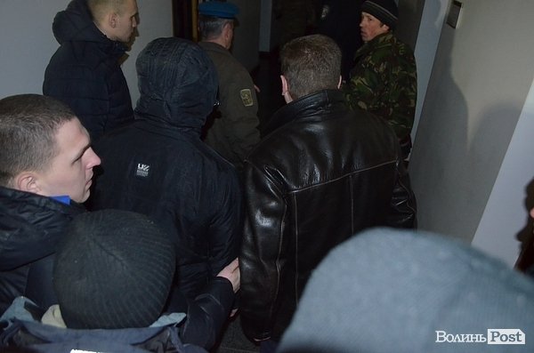 Штовханина, погрози та провокації: активісти «Самооборони» та «Автомайдану» з'ясовували стосунки. ФОТО