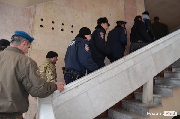 Штовханина, погрози та провокації: активісти «Самооборони» та «Автомайдану» з'ясовували стосунки. ФОТО