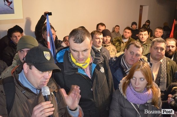 Штовханина, погрози та провокації: активісти «Самооборони» та «Автомайдану» з'ясовували стосунки. ФОТО