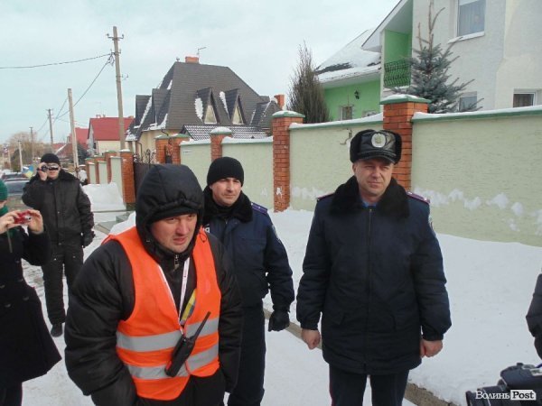 Волинські автомайданівці навідалися до керівників області з «подарунками». ФОТО. ВІДЕО