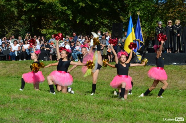  Як у луцькому «політесі» вітали першокурсників. ФОТОРЕПОРТАЖ
