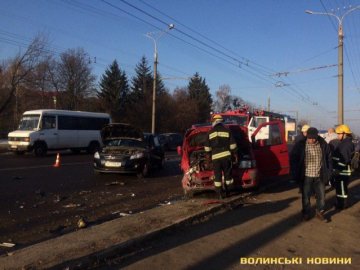 У Луцьку на Дубнівській влупились три автівки. ФОТО