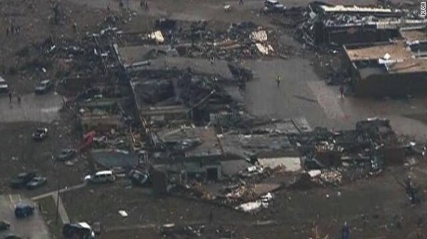 Торнадо майже зруйнував місто у США. ФОТО. ВІДЕО