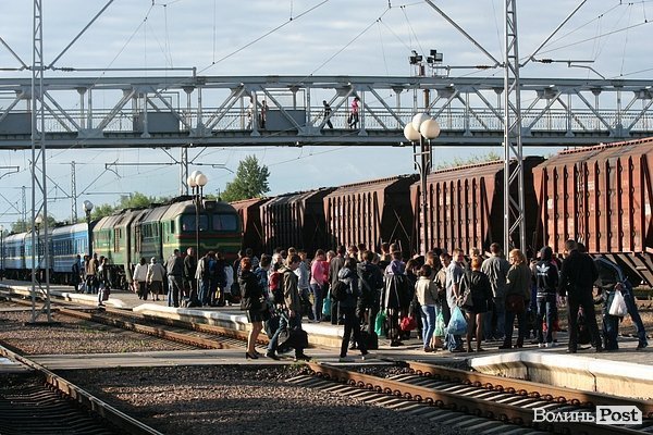 У Луцьку попрощалися з потягом Ковель - Чернівці. ФОТО