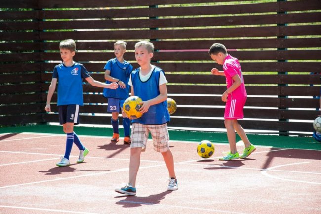 Лучан запрошують займатися спортом на універсальному майданчику