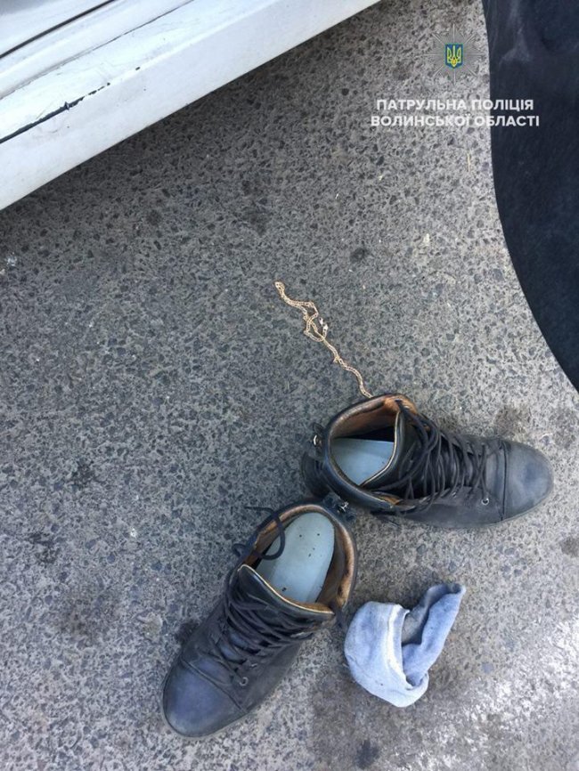 Лучанин вкрав золотий ланцюжок та сховав його у черевику. ФОТО