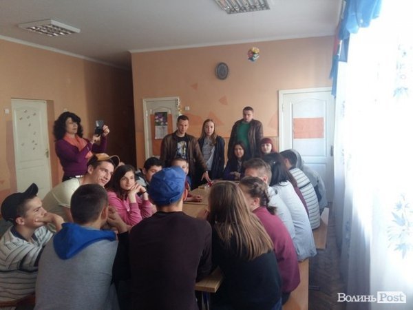 Активісти навідались у дитячий притулок. ФОТО