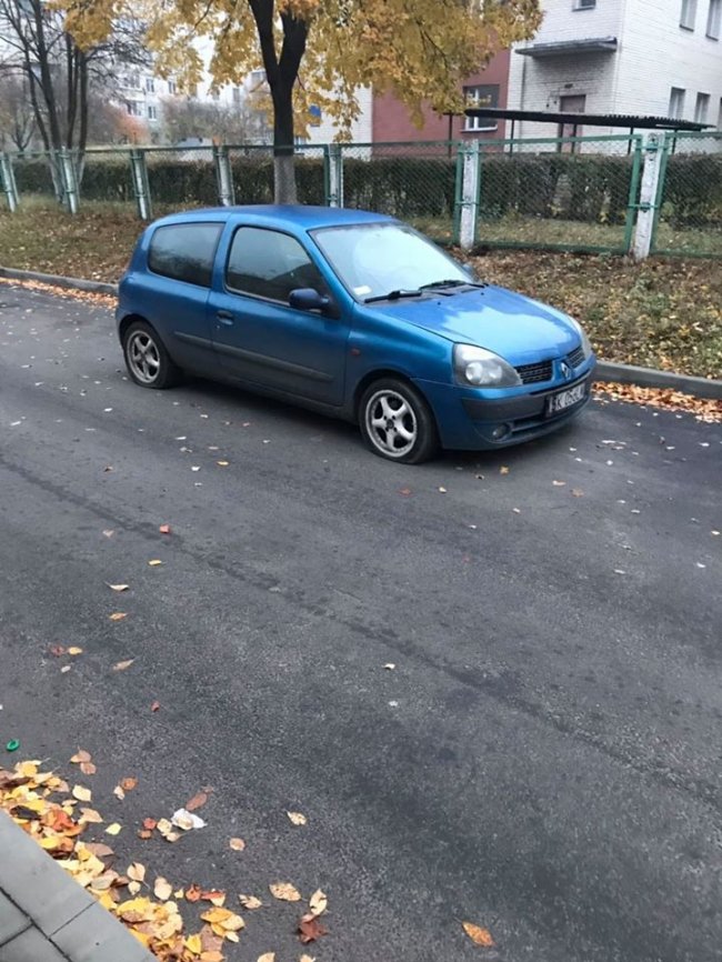 Пошкодив авто і «прокатав» людину на капоті: у Луцьку шукають винуватця ДТП. ФОТО