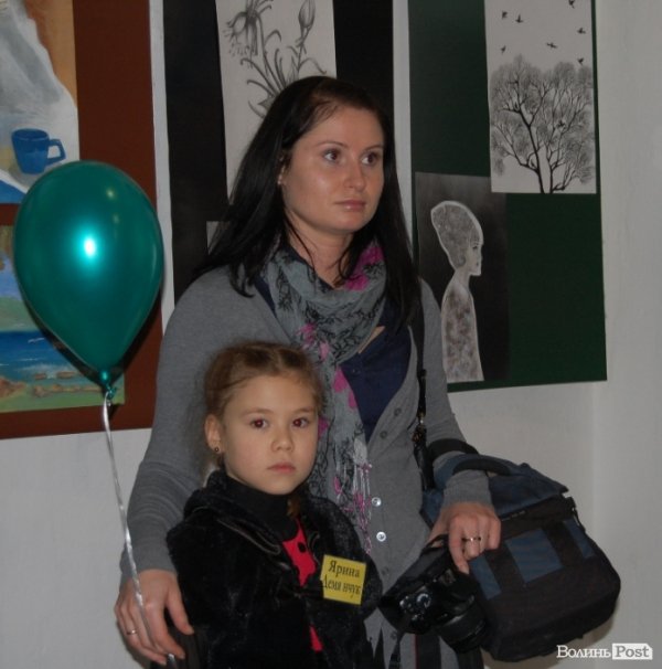 У луцькій мистецькій галереї – сотні дитячих малюнків. ФОТО 