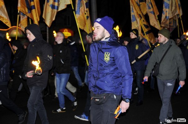 Фаєри, смолоскипи, гасла: Луцьком пройшла хода. ФОТО