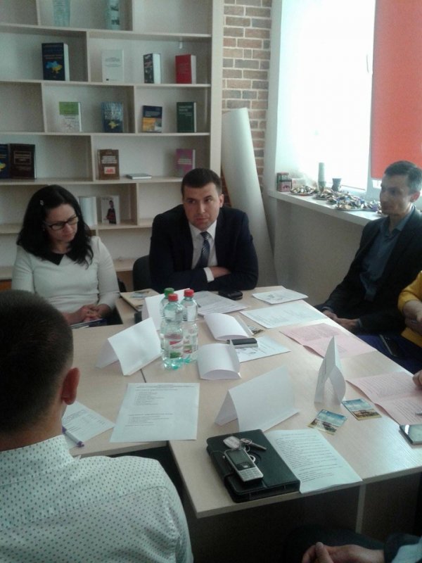 ПриватБанк запрошує на роботу. ФОТО*