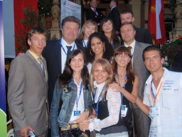 ПриватБанк запрошує на роботу. ФОТО*