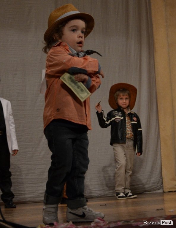 У Луцьку вибирали маленьких принца і принцесу. ФОТО