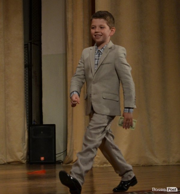 У Луцьку вибирали маленьких принца і принцесу. ФОТО