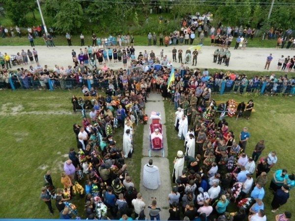 На Волині поховали загиблого на Сході солдата. ФОТО