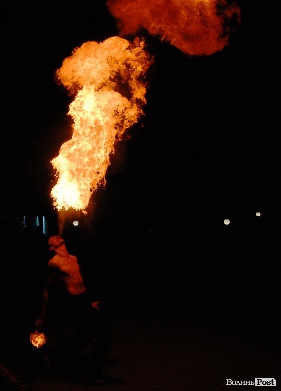 Вогнем і піротехнікою Луцьк відсалютував Перемозі