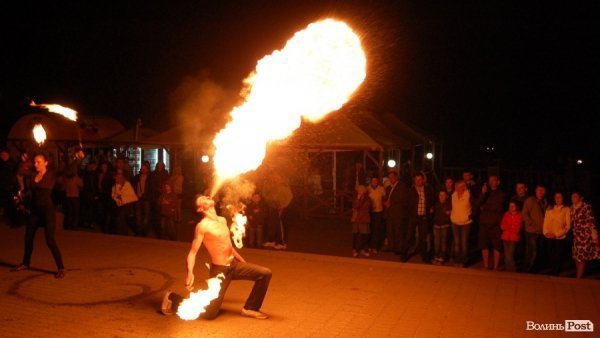 Вогнем і піротехнікою Луцьк відсалютував Перемозі