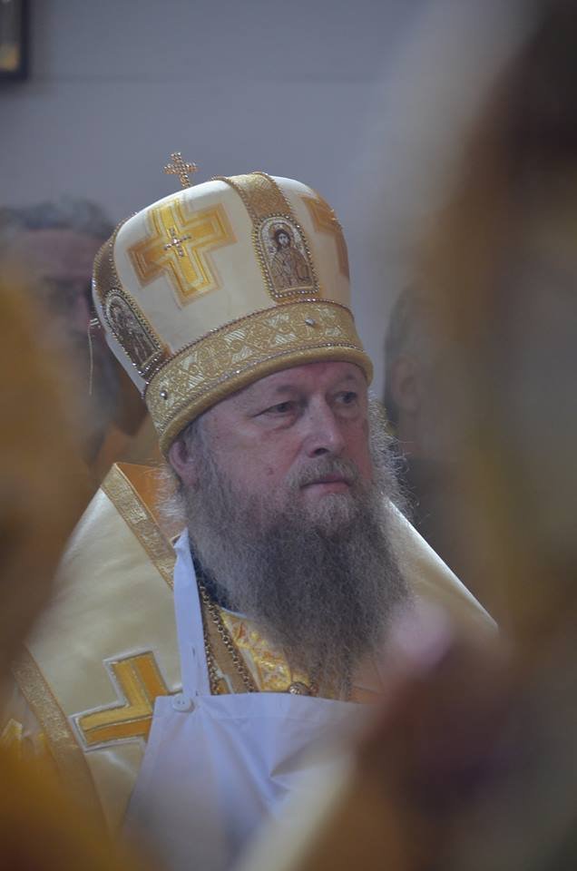 Килим із квітів та цілування рук: як у Луцьку зустріли Онуфрія. ФОТОРЕПОРТАЖ