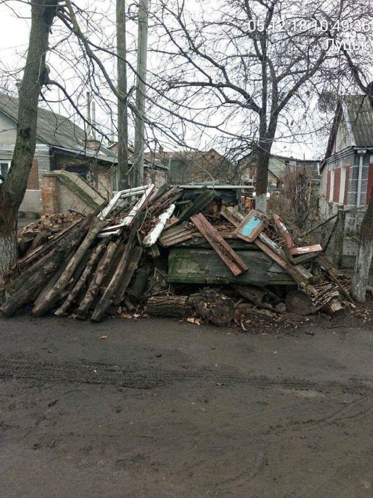На двох вулицях у Луцьку жителі влаштували сміттєзвалище. ФОТО