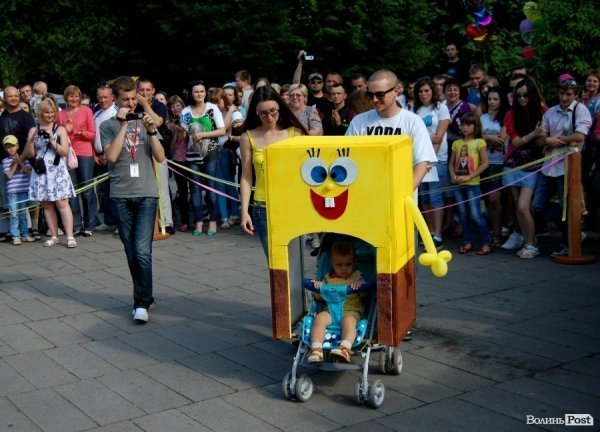 У Луцьку відбувся фестиваль дитячих візочків