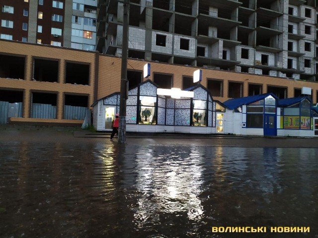 Луцьк – у воді через негоду. ФОТО. ВІДЕО